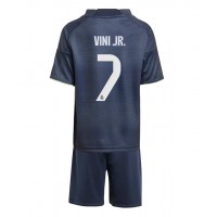 Otroški Nogometni dresi Real Madrid Vinicius Junior #7 Gostujoči 2025-26 Kratek Rokav (+ Kratke hlače)